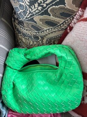 Woven Knot-Top Shoulder Bag in Bright Green